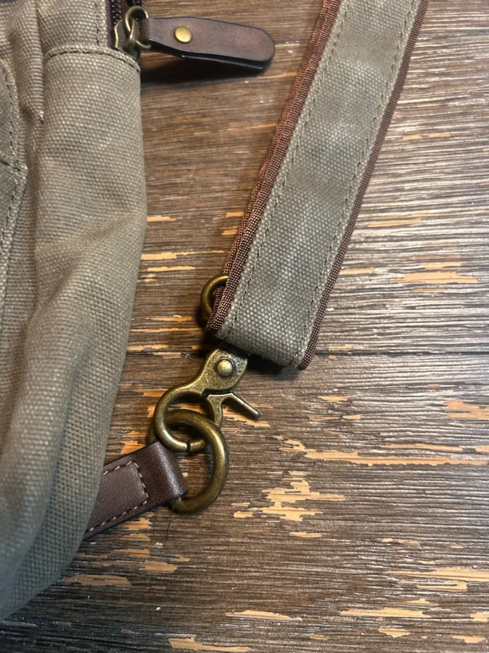 Mutual weave sling bag